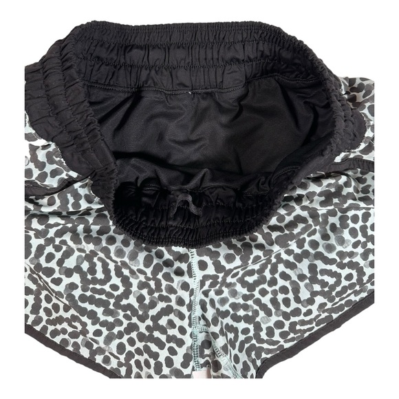 Lululemon Tracker Short III‎ 4-way Stretch
Ace Spot Tranquil Blue Black Size 6 - Picture 5 of 7